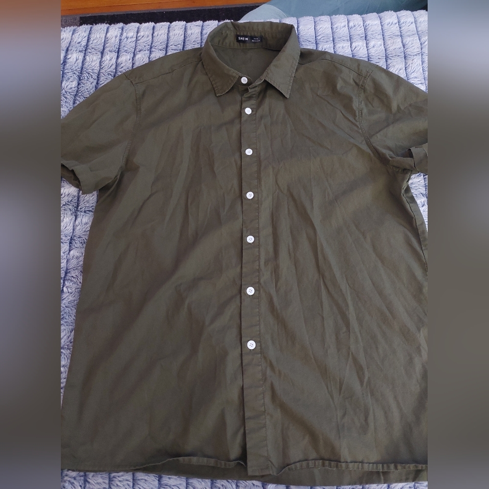 Shein XXL army green button down short sleeve shirt
